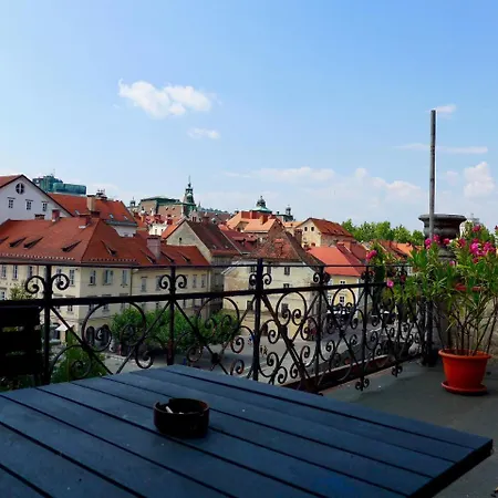 Old Town Terrasse View On River Ljubljana